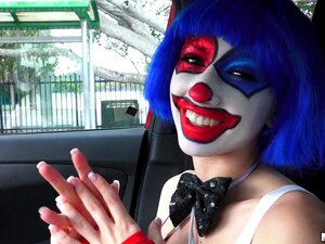 Clown Girl - Porno @ TeatroPorno.com