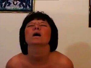 MILF Com óculos é Fodida Profundamente No Cu. Tia Madura Com óculos Grandes O Ajudando Com Sua Ereção Matinal