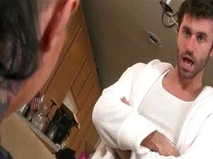 Напрлитана тетовирана курва Christy Mack пуши дебели курац и анално се јебе