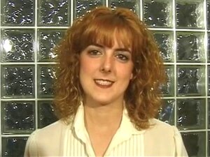 Roodharige Trekt Zich Uit En Streelt Haar Borsten En Kut. Roodharige Trekt Zich Helemaal Uit En Betast Haar Borsten En Kut