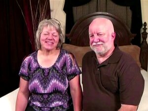 Casting Wanhopige Amateur Rijpe Koppels Filmen Voor Het Eerst Moeder