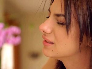 La Perfezione Troia Bruna Jacqueline Willis Viene Scopata Bene. Quando è Sola, Le Sue Dita Iniziano A Stuzzicare La Sua Figa Stretta