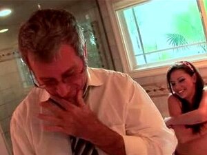 Oude Man Verleidt Hete Schat In Bad