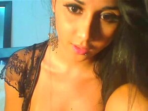 Iskusite Senzualne Krivulje I Zavodljivu Privlačnost Mlade Zavodnice. Posmatrajte Kako Vas Mami Na Kameri, Pokazujući Svoje Velike Atribute Koji će Vas Ostaviti željnima Više.