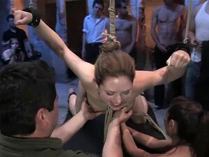 Heet Mooi Meisje Betrapt. Heet Mooi Meisje Betrapt Voor Glory Hole En Wordt Vastgebonden En Geneukt