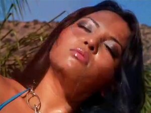 Doživite Vatru I Vrućinu Adrijane Lune U Ovom Fascinantnom Videu. Posmatrajte Kako Osvaja Erotski Svijet I Ostavlja Vas Da žudite Za Još. Pripremite Se Za Nezaboravnu Avanturu S Ovom Zavodljivom Porno Zvezdom.