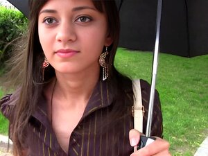 Janna Veio Até Mim Para Pedir Instruções E Eu Lhe Coloquei Meu Cartão De Visita E Pedi-lhe Uma Entrevista. Na Verdade, Pensei Que Ela Não Viria, Mas Veio... Duas Vezes, Se Me Entendem. Ela Era Um Pouco Tímida Para Ficar Nua Na Cam, Então Eu Tive Que Me De