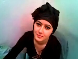 Cara De Nena árabe. Bebé árabe Follada En La Cara