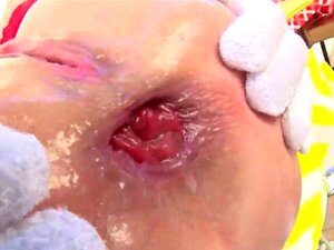 Exquisite Looker Zeigt Ihren Großen Arsch Und Wird Am Arsch Geritten. Erregende Pornodarstellerin Bläst, Bevor Ihr Arschloch Weit Gespreizt Und Intensiv Von Mike Adriano's Langem Schwanz Gefickt Wird