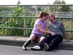 Blowjob In Het Openbaar Door Een Snelweg. COOL!!
