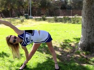 Riesenschwanz Zerfickt Das Kleine Cheerleader Teen