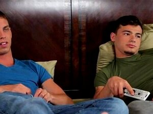 Rechte Britse Grote Lul Films Gay Eerste Keer Volgende Is Trevor Aan De Beurt