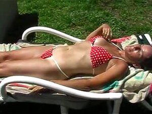 Stiefmutter, Die Ich Gerne Ficken Würde, Wenn Ich Auf Der Sonnenliege Spiele,