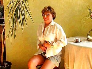 Seksi Baka Pička S Dildom