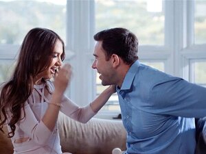 Unerwartete Verlobung Endet In Einem Fick Mit Einer Latina-Süßen. Unerwartete Verlobung Endet In Einem Harten Fick, Also Bekommt Die Dünne Latina-Süße Izzy Lush Einen Diamantring Und Gibt Ihre Frische Muschi Zurück