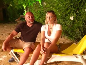 Njemački Cutie Lili Vanilli Jebanje Sa Strancem U Bazenu