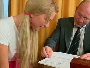 Zobacz, Jak Kumpela Pieści Piersi