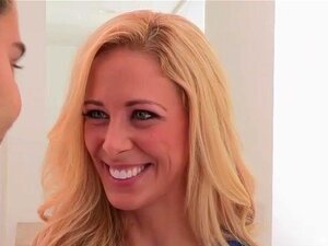 MILF Cherie En Schatje Jasmine Hebben Kwade Bedoelingen Met Een Kerel, MILF Cherie En Schattige Jasmine Wolf Stemt Ermee In Om Een Kerel In Hun Team Te Taggen. MILF Cherie Lokt Hem Een Pijpbeurt Te Geven, Waarna Haar Kut Wordt Gelikt. Jasmine Doet Mee Ter