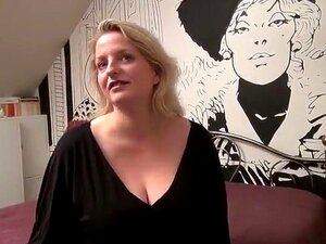 Αυτή η ώριμη Γερμανίδα είναι δίπλα στον Denis, και βγάζει τα τεράστια βυζιά της έξω, όταν μαθαίνει την τέχνη των ευνουχιστών μας, και μετά γαμιέται μπροστά στην κάμερα,