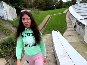 Öffentlicher Agenten-Abschlepper - Eine Heiße Braut Ins Gebüsch Gefickt Riskanter öffentlicher Sex