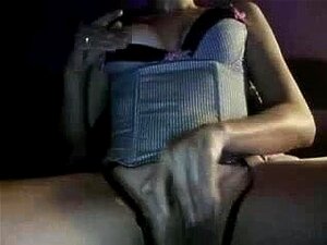 Нудиш ми камеру