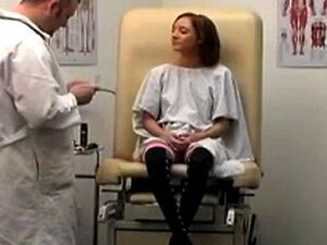 Färsk Dam Tar En Dildo I Sin Rävlåda