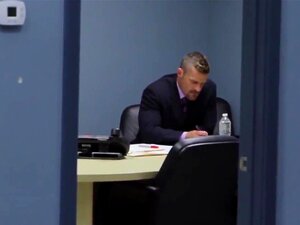 Geschikt Gay Assfucked Hunky Collega ' S Lul. Geschikt Gay Assfucked Hunky Collega ' S Lul Op De Top Van Bureau