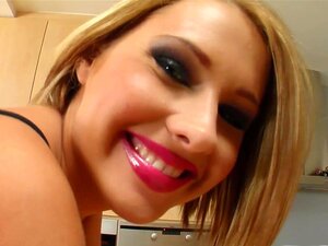 Gib Mir Pinke, Kurzhaarige Süße Spielt Mit Ihrer Rosa Muschi, Zuzana Sieht Super Sexy Mit Ihrem Kurzen Haar Aus. Sie Hat Einen Körper Zum Sterben. Sie Spreizt Sich Mit Ihrer Perfekten Rosa Muschi Und Ihrem Engen Arsch. Wir Bekommen In Diesem Video Erstaun