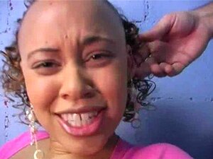 Gloryhole пушење - Секси девојка пуши курац 25