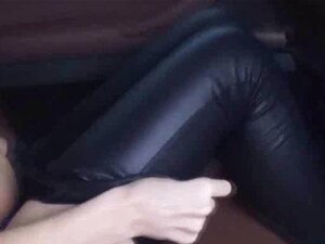 Stranded Sheri Vi sai suu täynnä jizzed jälkeen fucki
