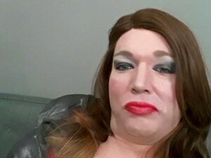 Секси пушачка транс девојка