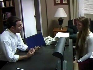 Napalona Gwiazda Porno Aurora Snow W Najgorętszym Brunetce, Filmie Porno Z Wytryskiem. Jeśli Ta Napalona Blondynka Chce Utrzymać Swoją Pracę, Będzie Musiała Pokazać Szefowi, Jak Bardzo Jest Chętna Do Pracy. Aurora Snow Ssie Kutasa Posłusznie, Zanim Otworz