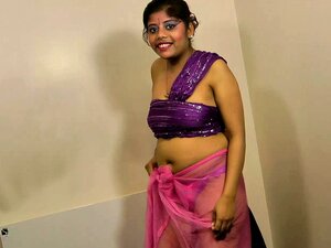 Gorąca Laska Gujarati Rupali Brudno Gada I Rozbiera Się W Pokazie