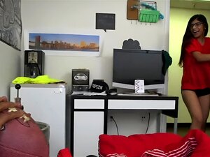 Mia Khalifa Findrow - Porno @ RueNu.com