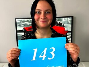 Bereid Je Voor Op Een Wilde Rit Met Deze Verleidelijke Tsjechische Schone! Kijk Hoe Ze Haar Weelderige Rondingen En Harige Poesje Laat Zien, Terwijl Ze Geweldige Pijpbeurten En Aftrekbeurten Geeft Voordat Ze Een Enorme Zaadlozing Ontvangt. Deze Mollige Ch