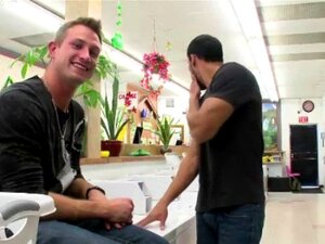 CFNM Tanya Tate Zalana Spermą W Czworokątnej Zabawie