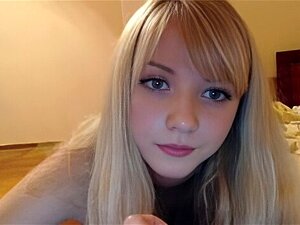 Tauche Ein In Die Welt Der Leidenschaft Mit Einer Verführerischen Blondine Vor Ihrer Webcam. Genieße Den Anregenden Anblick Ihrer Prallen Brüste Und Feuchten Lustgrotte, Während Sie Sich Hingebungsvoll Verwöhnt. Bereite Dich Auf Ein Erotisches Abenteuer V