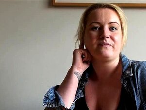 Amber West Tyttö, Jolla On Piilotettu Kink