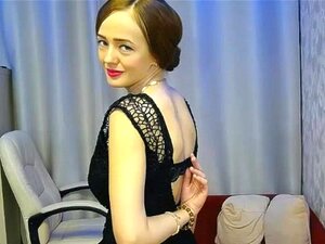 MILF Skida Malu Crnu Haljinu