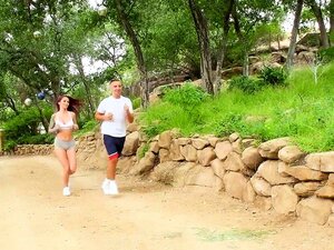 Três Estrelas Pornô Corredores Dividem Um Pau Grande Em Um Quarteto Quente