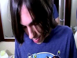 Garoto Gay XXX Fofo E Não Circuncidado Goza E Encharca