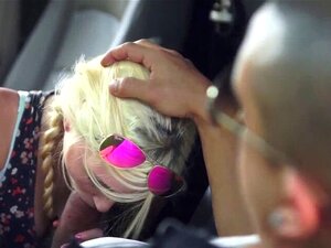 Bezradna ślicznotka Piper Perri Była W Drodze Do Autobusu. Bezradna ślicznotka Piper Perri Była Już W Drodze Do Kumpla, Ale Wysiadła Na Złym Przystanku I Teraz Się Zgubiła