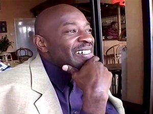 Upea Rotujen Välinen Isokyrpäinen Aikuisten Esitys,