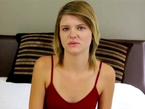 Kleine Scarlett Wordt Hard Geneukt En Haar Zaad Wordt Op De Cam Geschoten