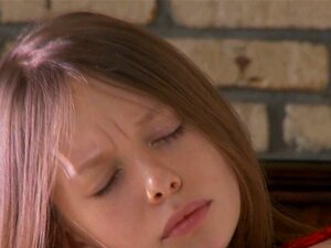 Erövra En Kåt Kysk Fitta. Tjejen Har En Medfödd Talang Att Alltid Få Sin Fitta Att Komma