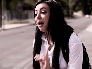 Chicas De 18 Años Compartiendo Una Polla Dura En Un Trío