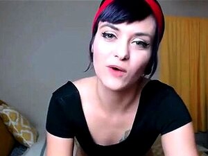 ВРУЋА цам девојка дубоко гута цео 11-инчни дилдо