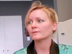 Rudowłosa Dziwka Pragnie Ogromnego Kutasa