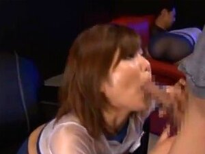 Süße Pine Shizuku Bekommt Sperma Durchnässt, Heiße Milf Pine Shizuku Liebt Es, Richtig Dreckig Zu Werden, Und Die Süße Japanerin Ist Für Eine Großartige Bukkake-Session Bereit. Sie Hat Süße Titten Und Einen Schönen Arsch, Saugt An Fettem Schwanz Aus Nächs