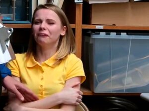 Słodka Blondynka Złodziejka Dostaje Ostre Rżnięcie Od Tyłu